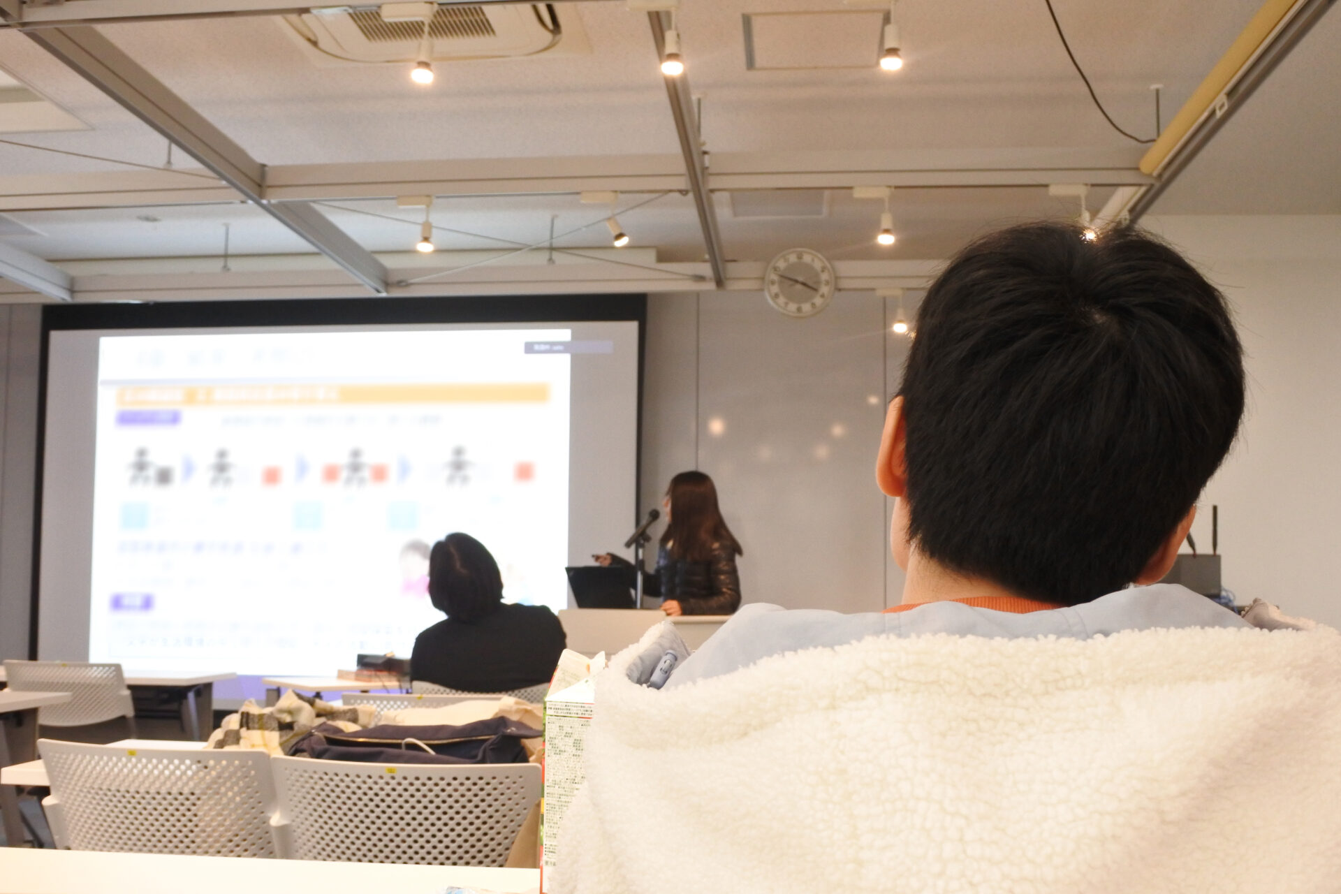 【研究室紹介】進級課題シーズン、発表練習の様子